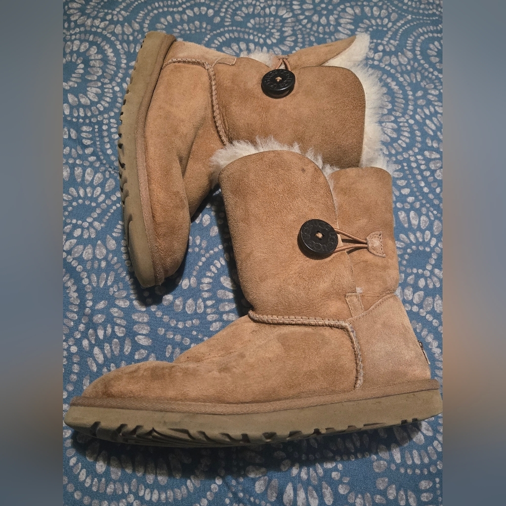 UGG Size 6 Tan Suede Boots with Button Accent, Button Cord Closure.
